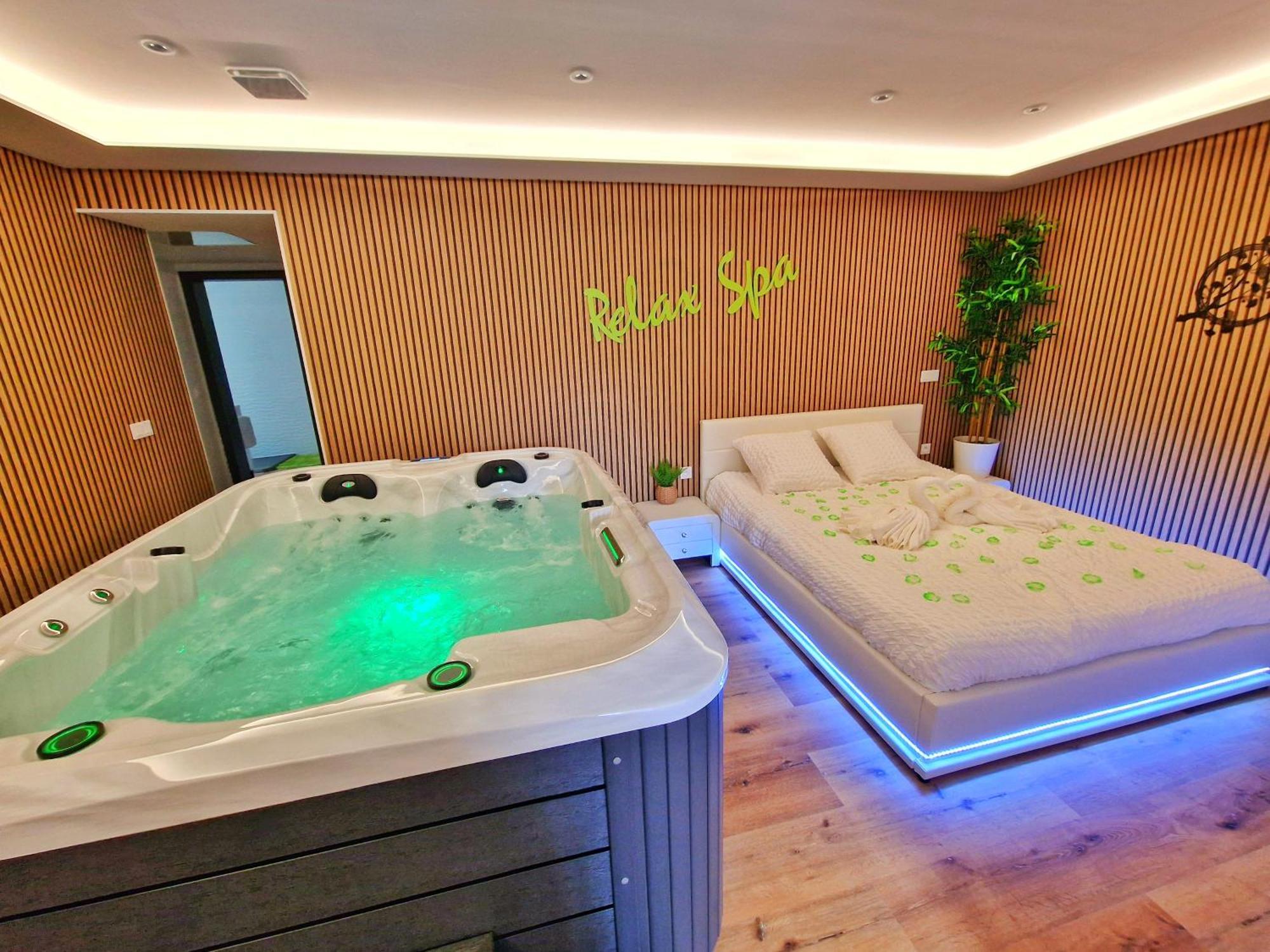 Relax Spa-4 Pers-Jacuzzi-Parking-Jardin-Clim-Colmar Muntzenheim Bagian luar foto
